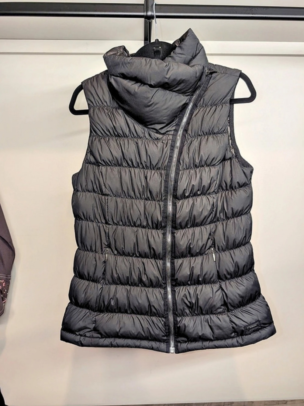 Athleta Downabout Asymmetrical Zip Puffer Vest Black Large